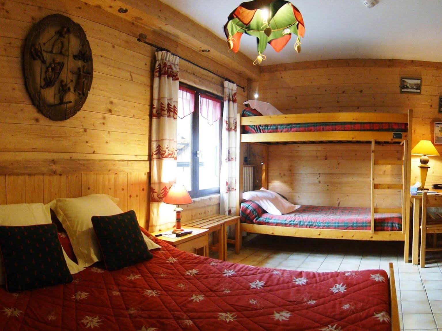 Logis Hotel Les Ancolies Areches Exterior photo